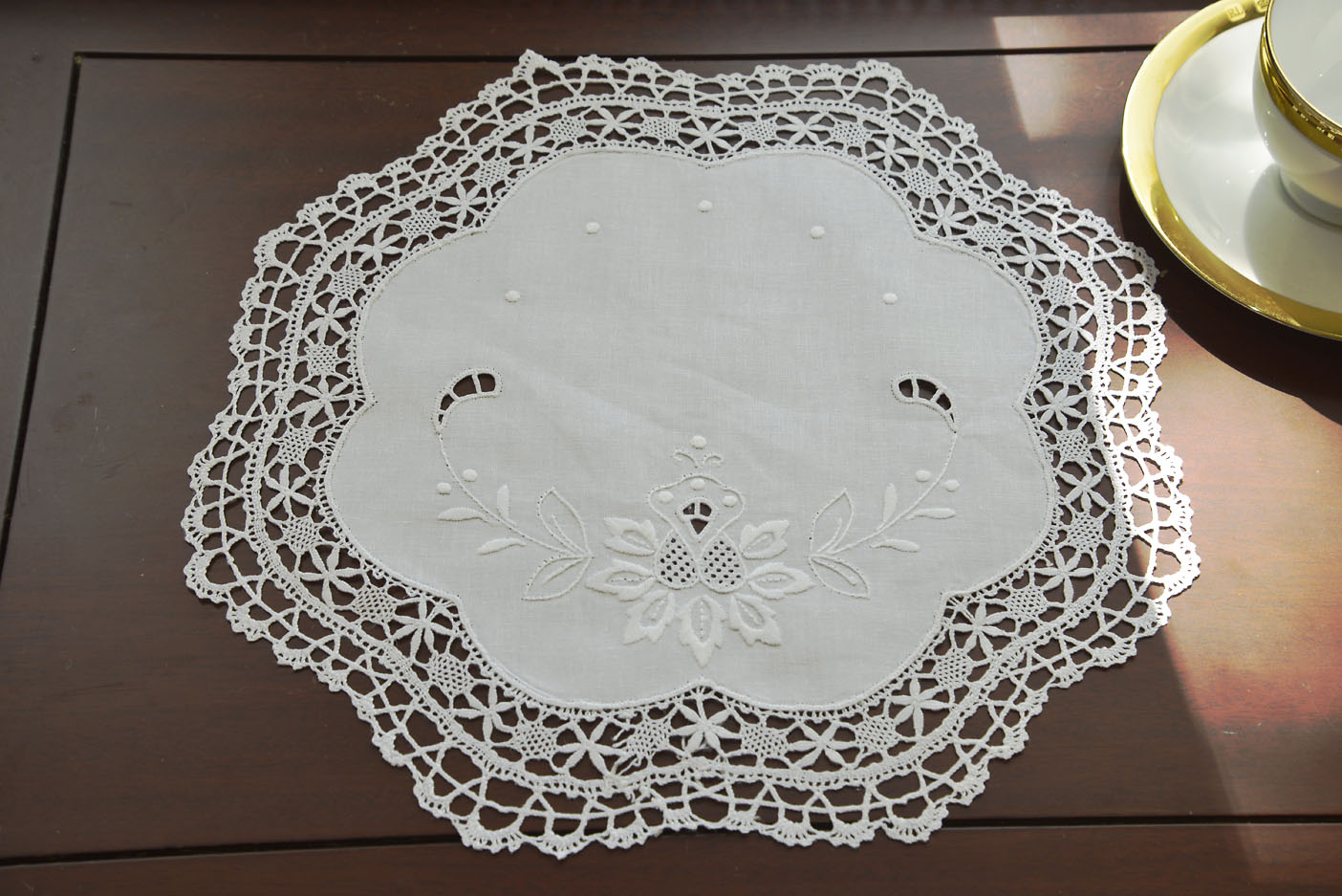 13" round, heirloom cluny lace