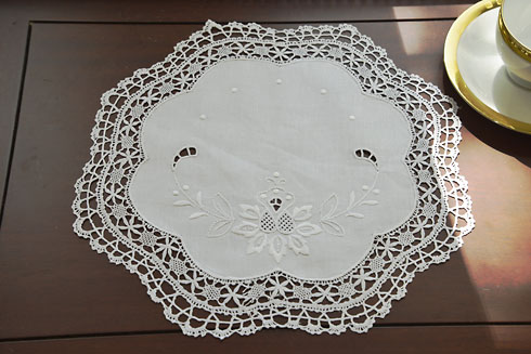 southern hearts cluny lace, 13" round