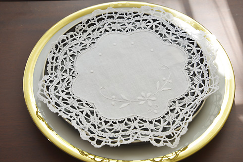 southern hearts 10" round cluny lace